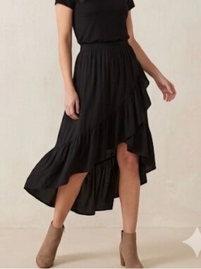Women's Black High-Low Ruffle Skirt size 8 like new, free wrinkles